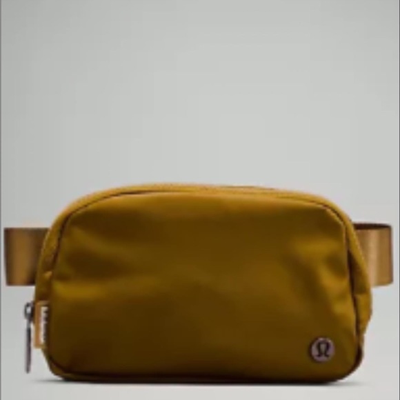 lululemon athletica Accessories - Perfect lululemon everywhere belt bag!